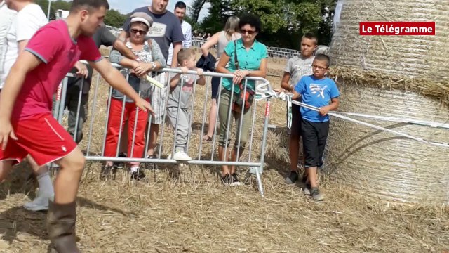 Saint-Barnabé (22). Record du monde de lancer de bottes !