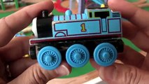 Y para amigos divertido Niños más jugar mesa ofertas juguete tren trenes de madera Thomas |