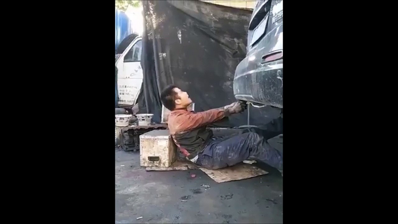 Tu peux jeter un oeil à mon pot d'échappement... Ahahah