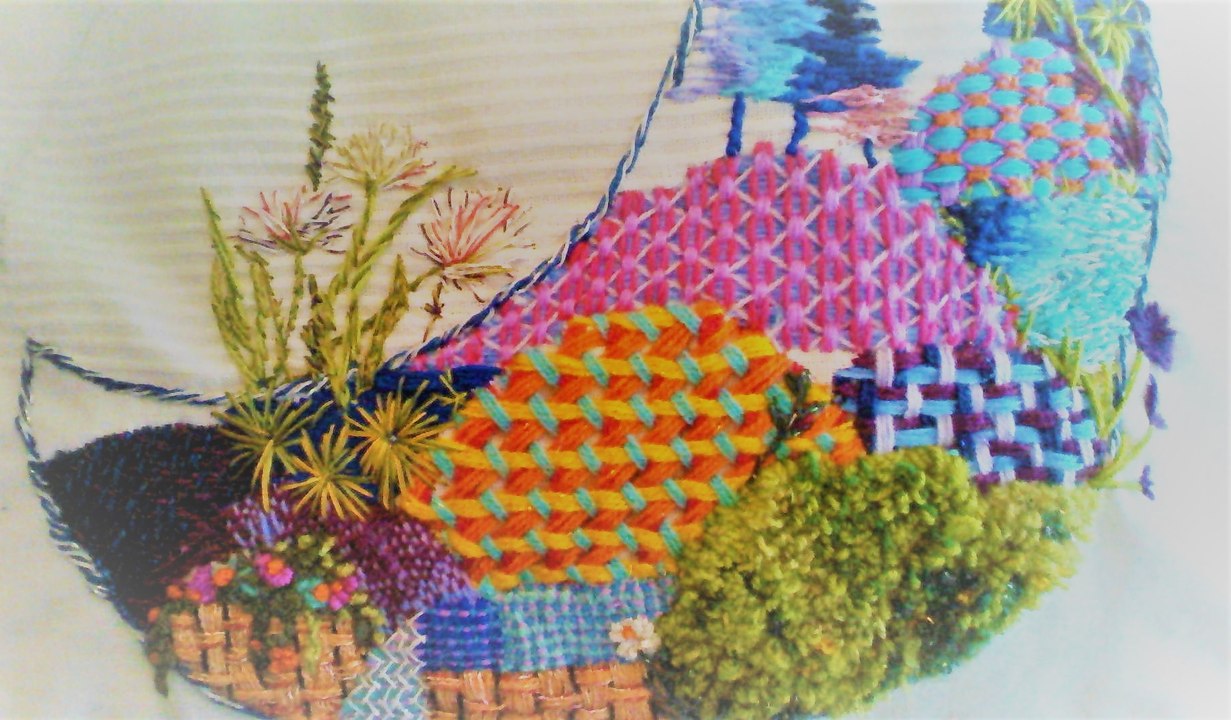 Montañas de trapo IV y  pequeñas palmeras.