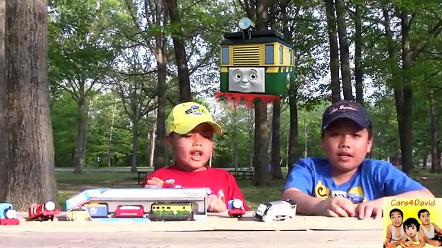 Томас и друзья в Прекрасно Гонка Трекмейстер томас в танк двигатель Дети игра игрушка