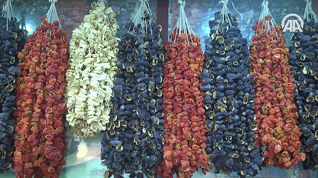 Rengarenk 'Antep kurutmalıkları' tezgahları süslüyor