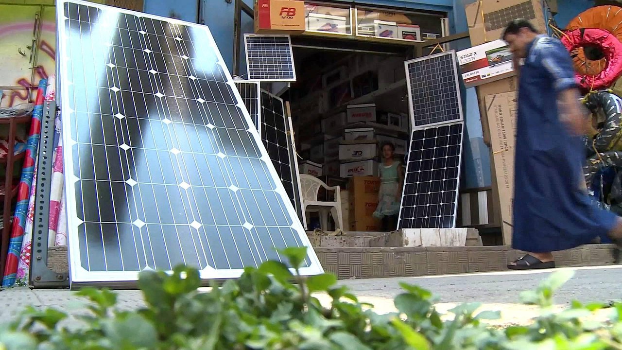 Yemenis depend on solar power amid war