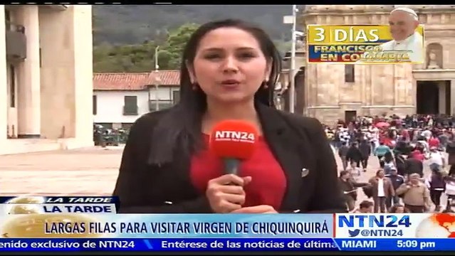 Feligreses realizaron largas filas en la Catedral Primada de Bogotá, Colombia, para ver la imagen de la Virgen de Chiquinquirá