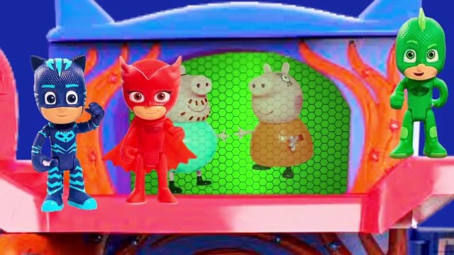 Pig George Familia Peppa Pig e Herois PJ Masks contra Garota Lunar e Romeu!!! Em Portugues