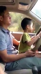 Cháu và bố mẹ cháu... giỏi quá