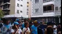 Pacificamente la marcha pasó frente a la casa de la familia Maduro