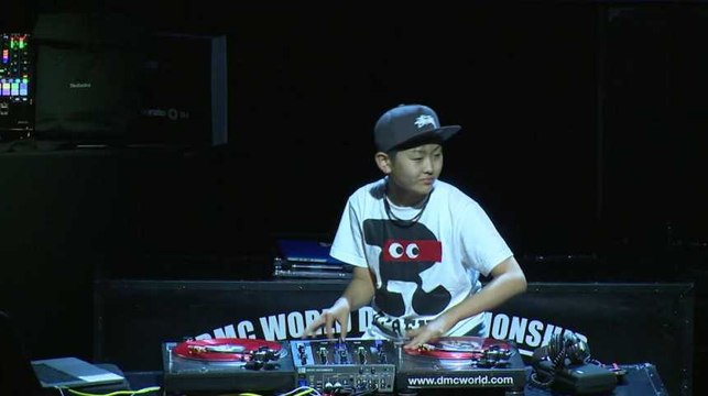2 minutes d'un mix endiablé par un DJ japonais ... de 12 ans