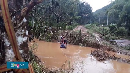 Mong lắm cây cầu trên đỉnh Tà Pứa, nơi học trò đu dây cáp đến trường