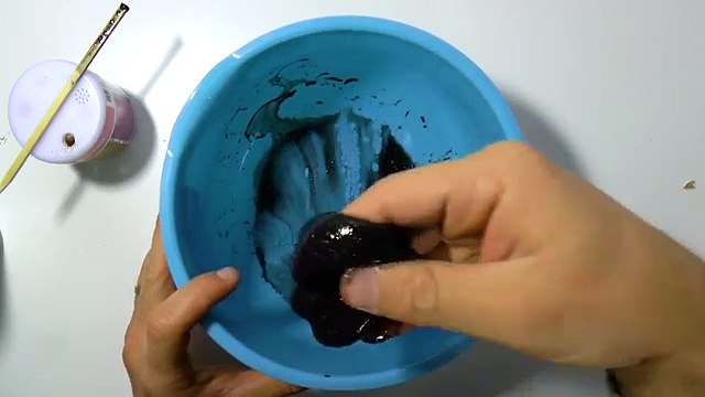 DIY Zelf olie slijm maken! Zo maak je super cool zwart slijm. met acryl verf en lijm.
