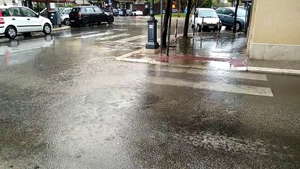 Andria e quel tombino sotto la pioggia in via Duca d'Aosta