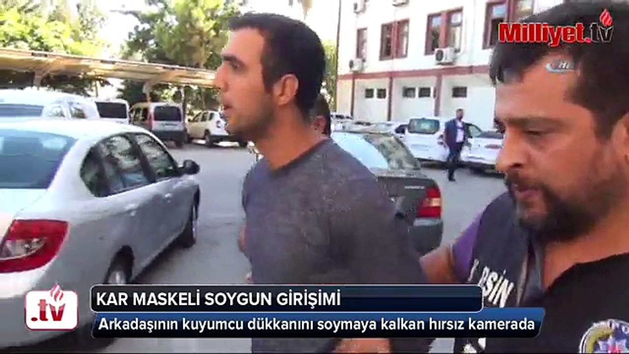 Çuvalla, kar maskesiyle arkadaşının dükkanını soymaya kalktı Videosu