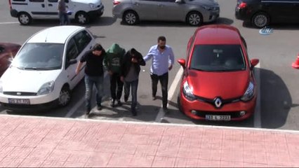 Biri Sokakta Biri Partide Yakalandı