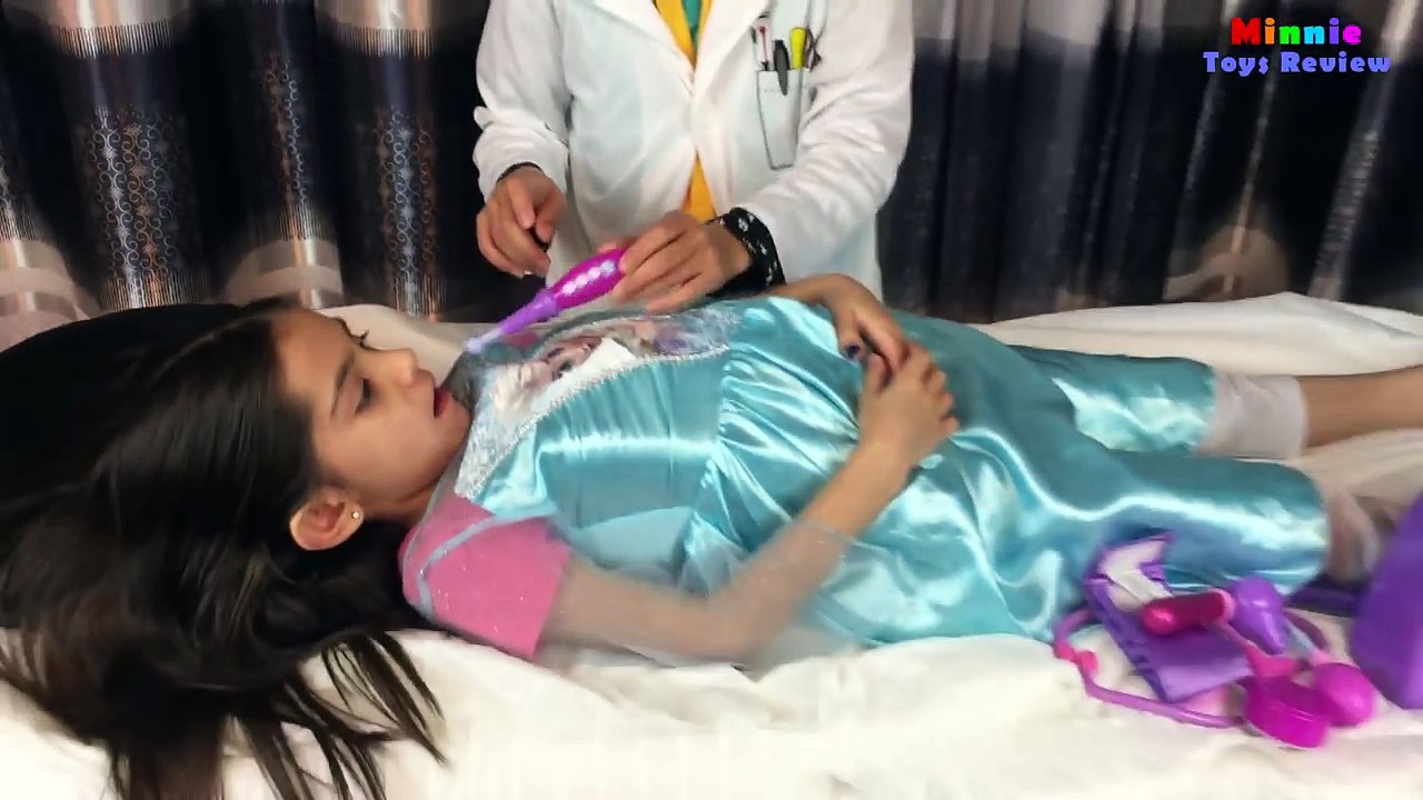 Doc McStuffins Farting Princess Tummy Ache Checkup Gives Needle & Check Up Shot Minnie ToysReview