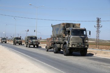 Mehmetçik Sınırda! Hoparlörlerden İstiklal Marşı ve Çanakkale Türküleri Yükseldi