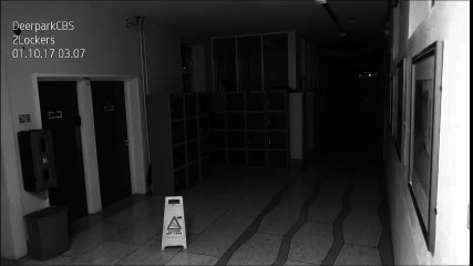 NO FAKE ! Une caméra de surveillance film ce fait un fantôme dans une école !