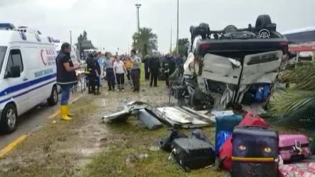 Manavgat'da Turistleri Taşıyan Midibüs Devrildi: 3 Ölü, 10 Yaralı
