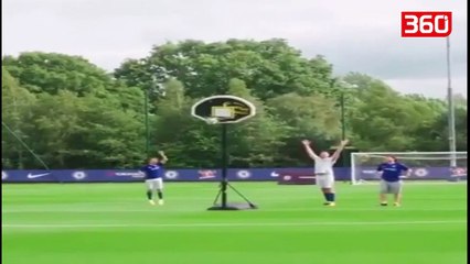 Futbollistet e Chelsea tregojne talentin e tyre ne keto sfida te veshtira me topin (360video)