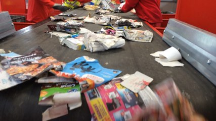 Le public visite le centre de tri