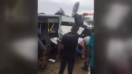 Antalya- Manavgat'ta Tur Minibüsü Devrildi, Ölü ve Yaralılar Var