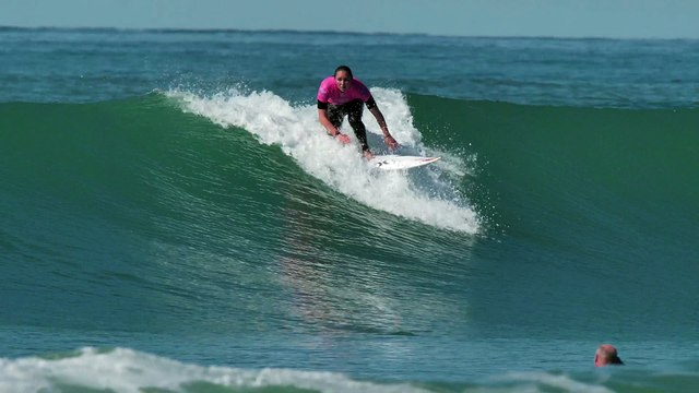 Adrénaline - Surf : la puissance de Carissa Moore en slow motion