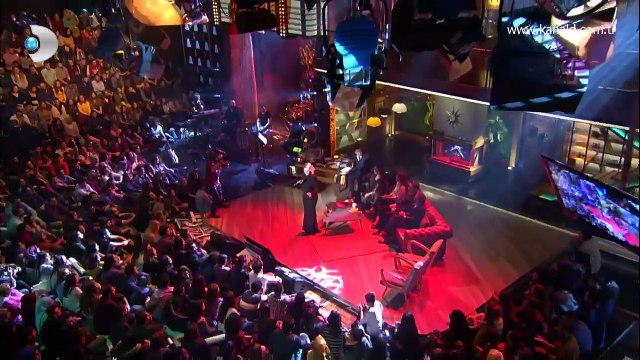 Beyaz Show - Ferdi Tayfur'un kızı Tuğçe Tayfur'dan Huzurum Kalmadı şarkısı