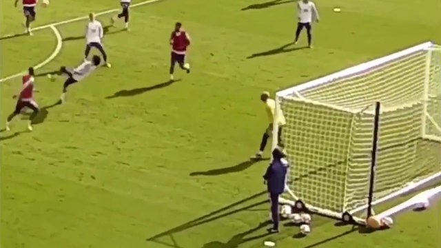 Le retourné de David Luiz à l'entraînement