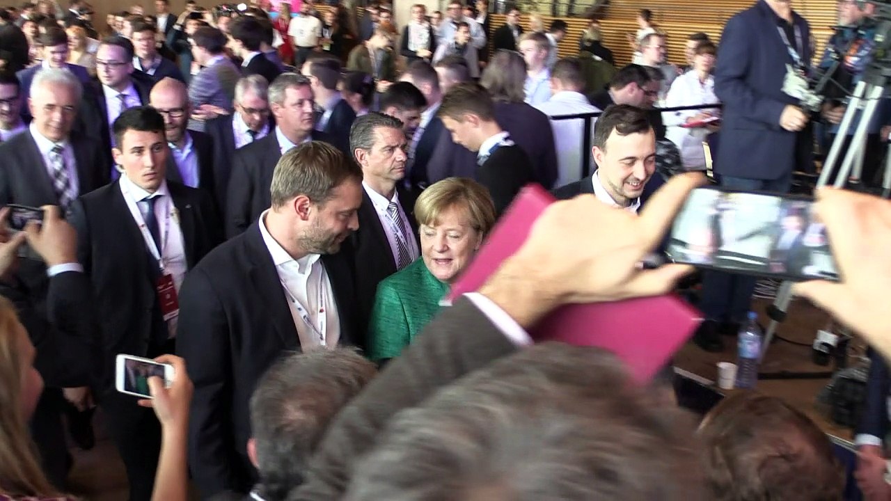 Merkel nimmt kurs auf jamaika-bündnis mit fdp und grünen