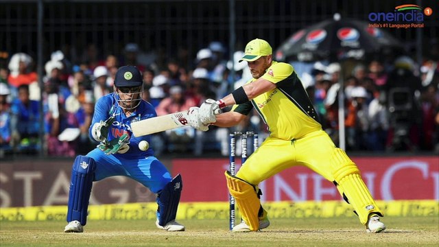 India vs Australia 1st T20I : Kuldeep Yadav gets 2nd wicket in Henriques | Oneindia News