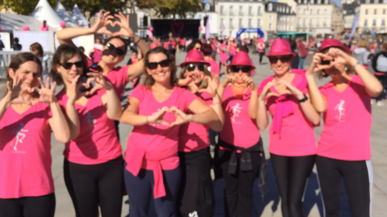 2 000 femmes marchent contre les cancers féminins