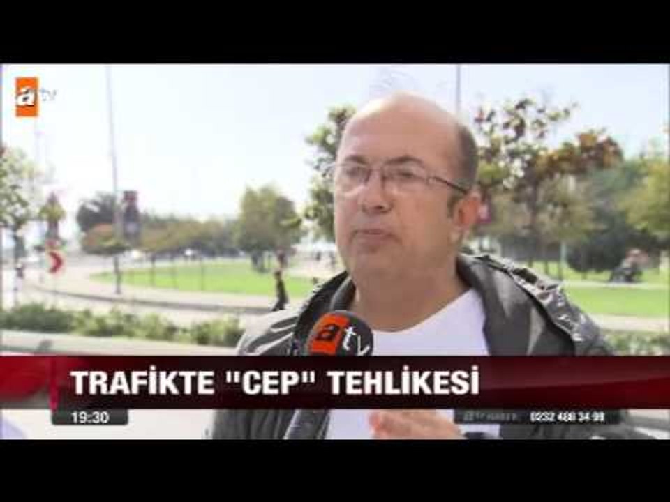 Trafikte cep telefonu tehlikesi - atv Ana Haber