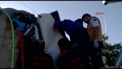 Elazığ'da, Sürücüsü Direksiyon Hakimiyetini Kaybettiği Tır Eve Girdi