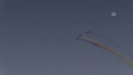 Türk Yıldızları "25. Yıl Gösterisi" ile Nefes Kesti