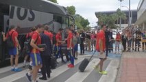 La selección española de fútbol parte rumbo a Israel