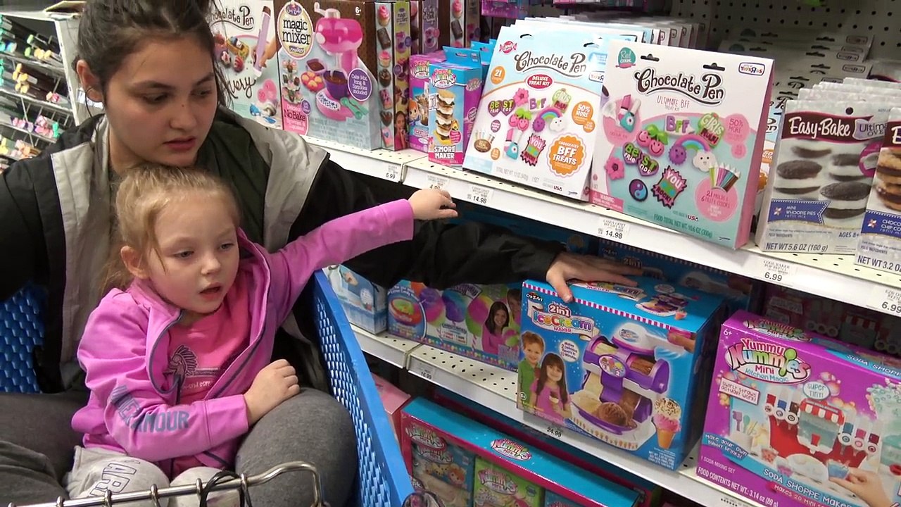 KAIA got PINK EYE! TOYS R US trip! Sissy RIDES in the CART with Kaia! The TOYTASTIC Sisters