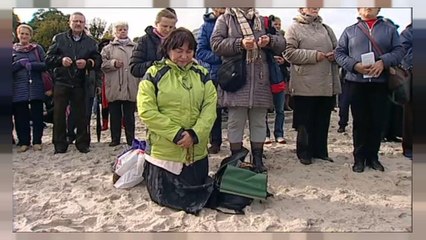 في ذكرى الانتصار على المسلمين.. سلاسل بشرية تصلي من أجل خلاص بولندا وأوروبا