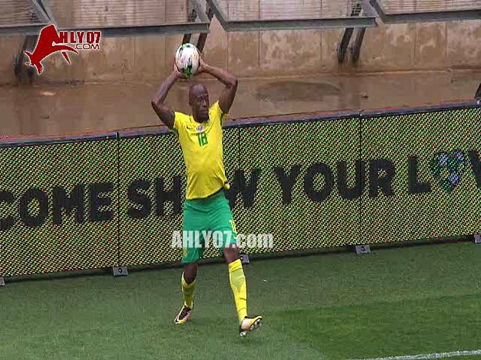 شاهد هدف أغرب من الخيال لجنوب افريقيا في بوركينا فاسو يمنحها التقدم في كرة لم تدخل المرمى في تصفيات كأس العالم