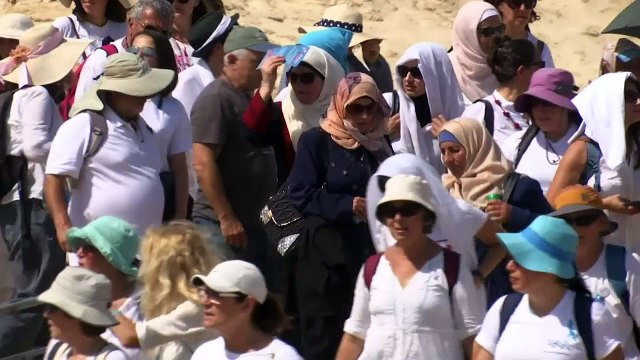 Israelis and Palestinians march through desert for peace