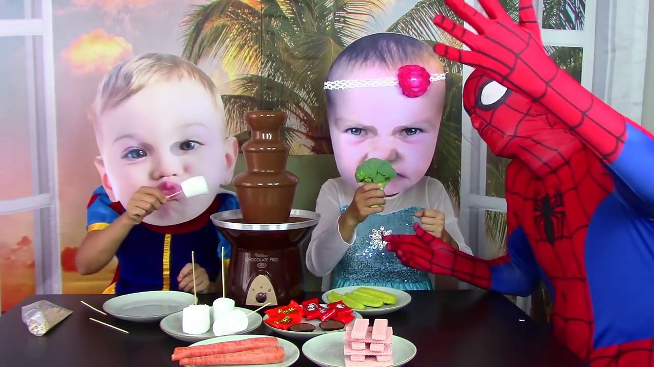 Frozen Elsa vs Evil snow white w/ Baby police, Elsa Baby, Police car, pink spidergirl