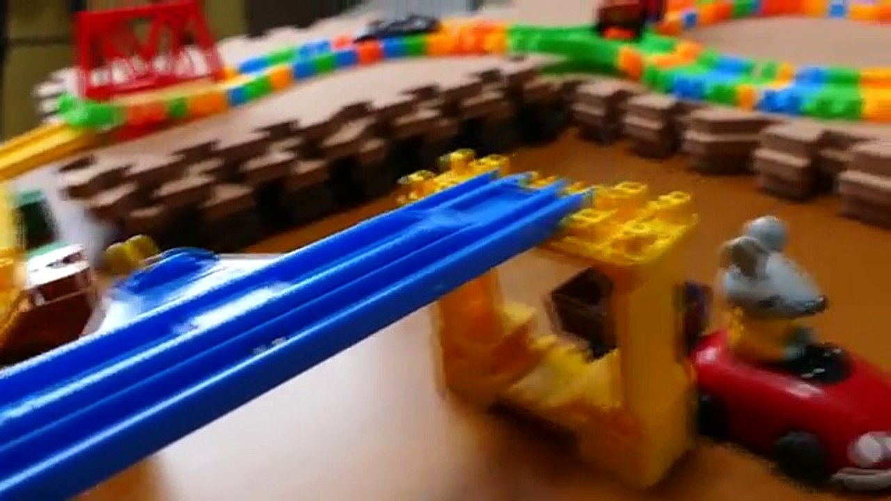 ピタゴラスイッチ第６弾 トミカシステム オート高速どうろセットの電動スロープを使ってチャレンジしてみた！