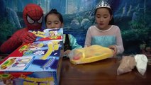 Frozen Elsa and Anna Spiderman Pie Face Showdown Game - Thử thách với trò chơi Pie Face Chall