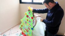 Montando el arbol de navidad con mi padre y decorando la casa - Belen de Navidad de Pinypon