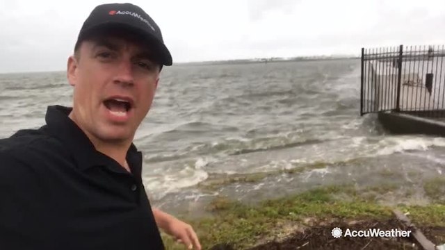 Water levels rising in Mississippi as Nate aims for Gulf Coast