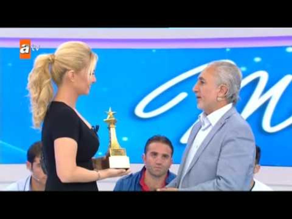 Müge Anlı 'Sevgi İzi' ile yılın sosyal sorumluluk projesi ödülüne layık görüldü - atv