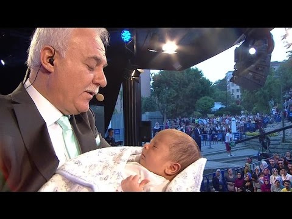 Nihat Hatipoğlu canlı yayında kulağına adını okudu - atv