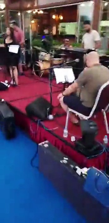 يسرا محنوش Yosra Mahnouch was live._4