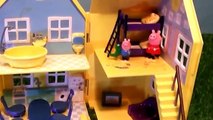 La casa de Peppa Pig de juguete. Juguetes de Peppa Pig en español 2016 Videos de la cerdita peppa