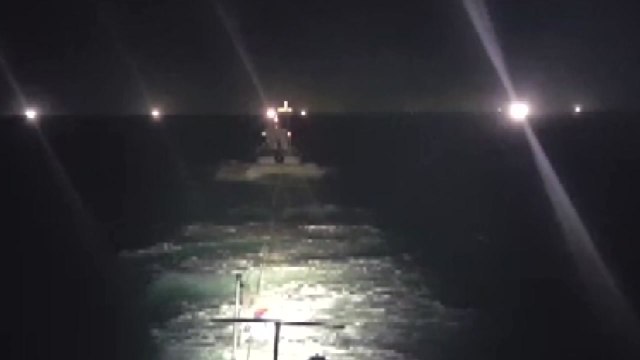 부산 앞바다서 낚싯배 기관고장으로 표류...7명 구조 / YTN