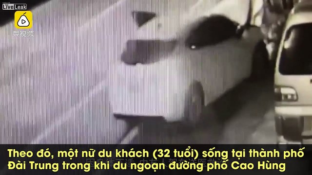 Nữ tài xế lao ôtô vào cột điện nhưng tai hoạ sau đó còn khủng khiếp hơn