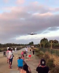 Airbus A380 landing